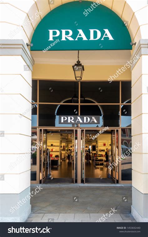 prada outlet serravalle